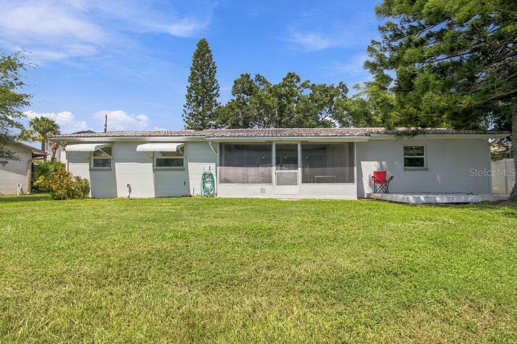Single Family Residence at 10744 DRUMMOND RD, TAMPA, photo 11 of 73
