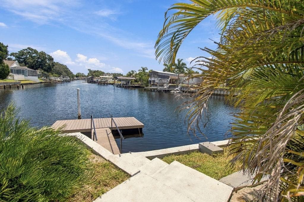 Single Family Residence at 10744 DRUMMOND RD, TAMPA, photo 9 of 73