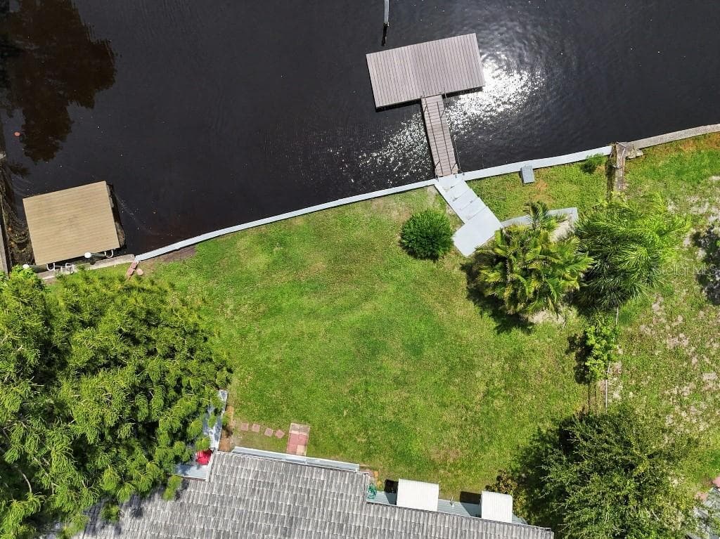Single Family Residence at 10744 DRUMMOND RD, TAMPA, photo 10 of 73