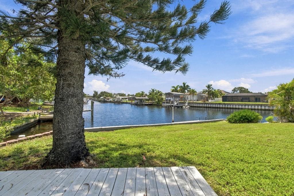 Single Family Residence at 10744 DRUMMOND RD, TAMPA, photo 68 of 73
