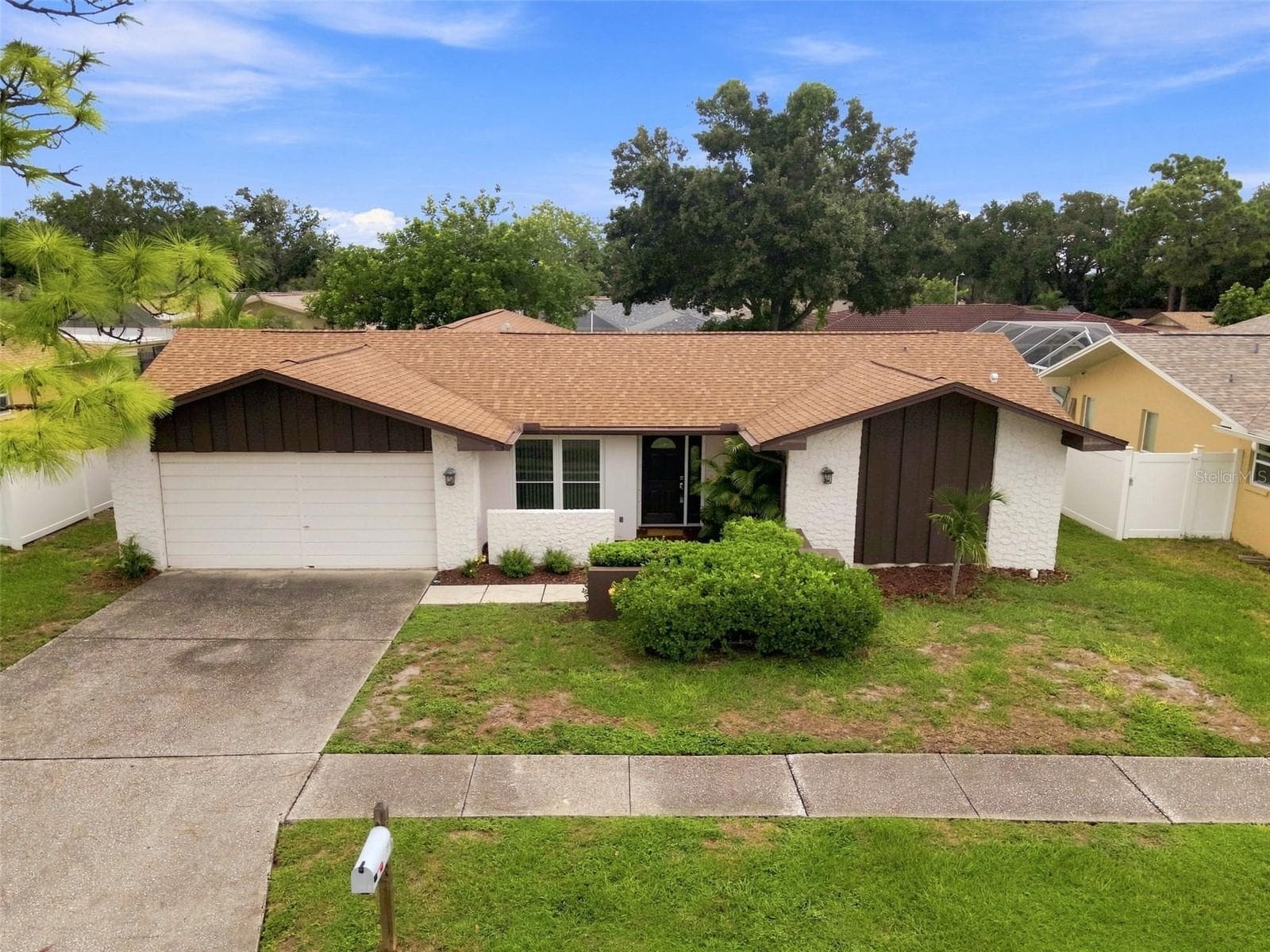 203 HILLCREST DR