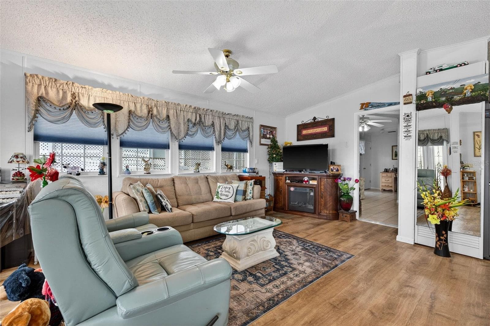 Manufactured Home at 35051 CONDOMINIUM BLVD, ZEPHYRHILLS, photo 5 of 37