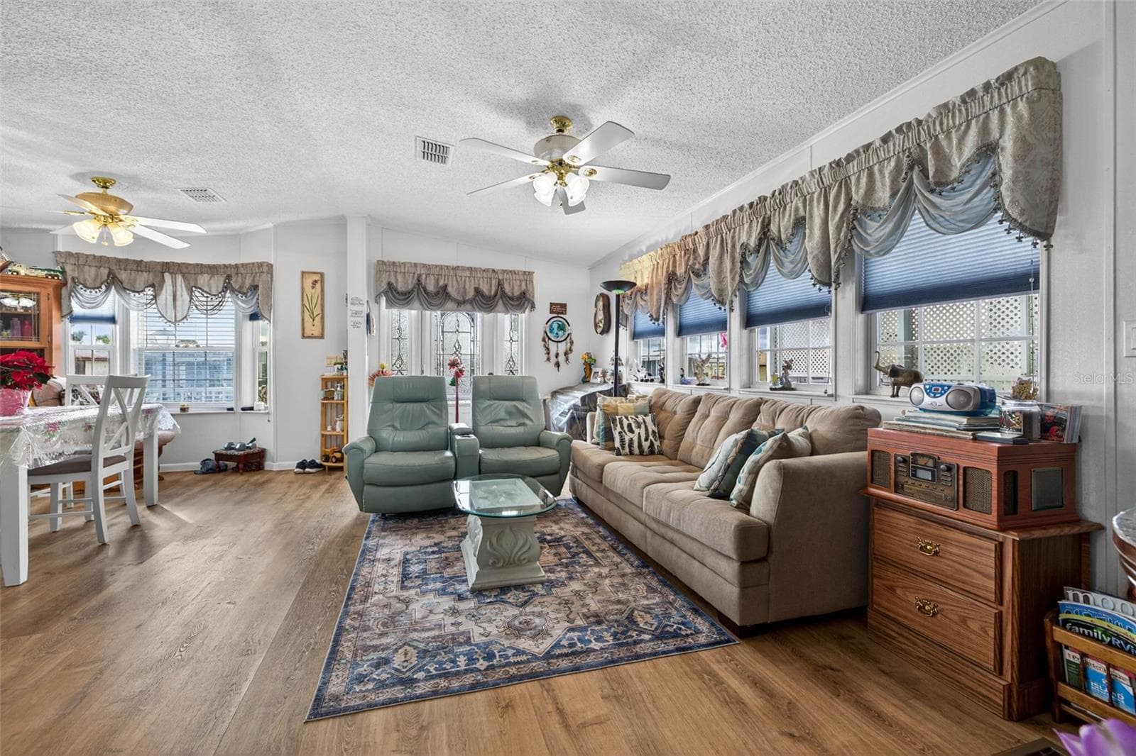 Manufactured Home at 35051 CONDOMINIUM BLVD, ZEPHYRHILLS, photo 6 of 37