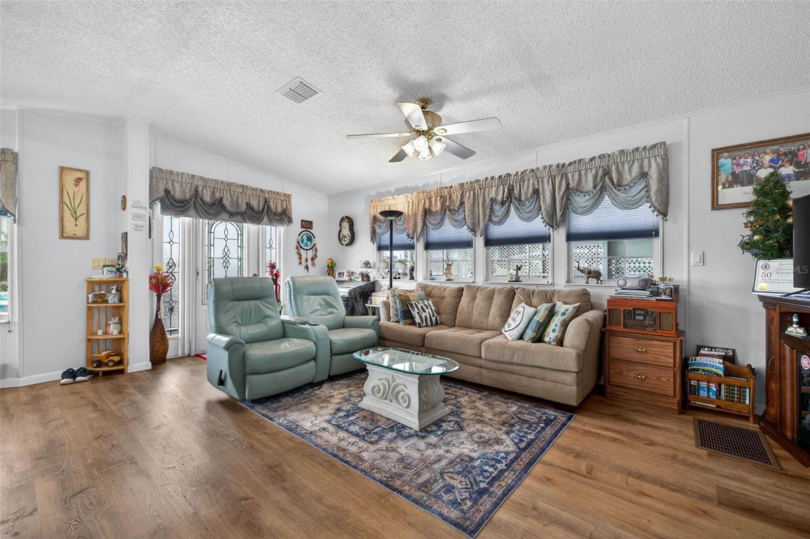 Manufactured Home at 35051 CONDOMINIUM BLVD, ZEPHYRHILLS, photo 7 of 37