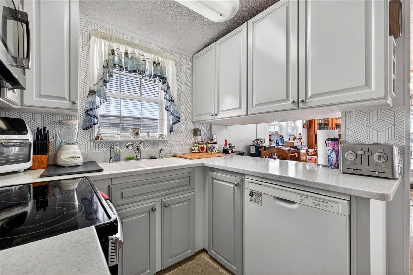 Manufactured Home at 35051 CONDOMINIUM BLVD, ZEPHYRHILLS, photo 10 of 37