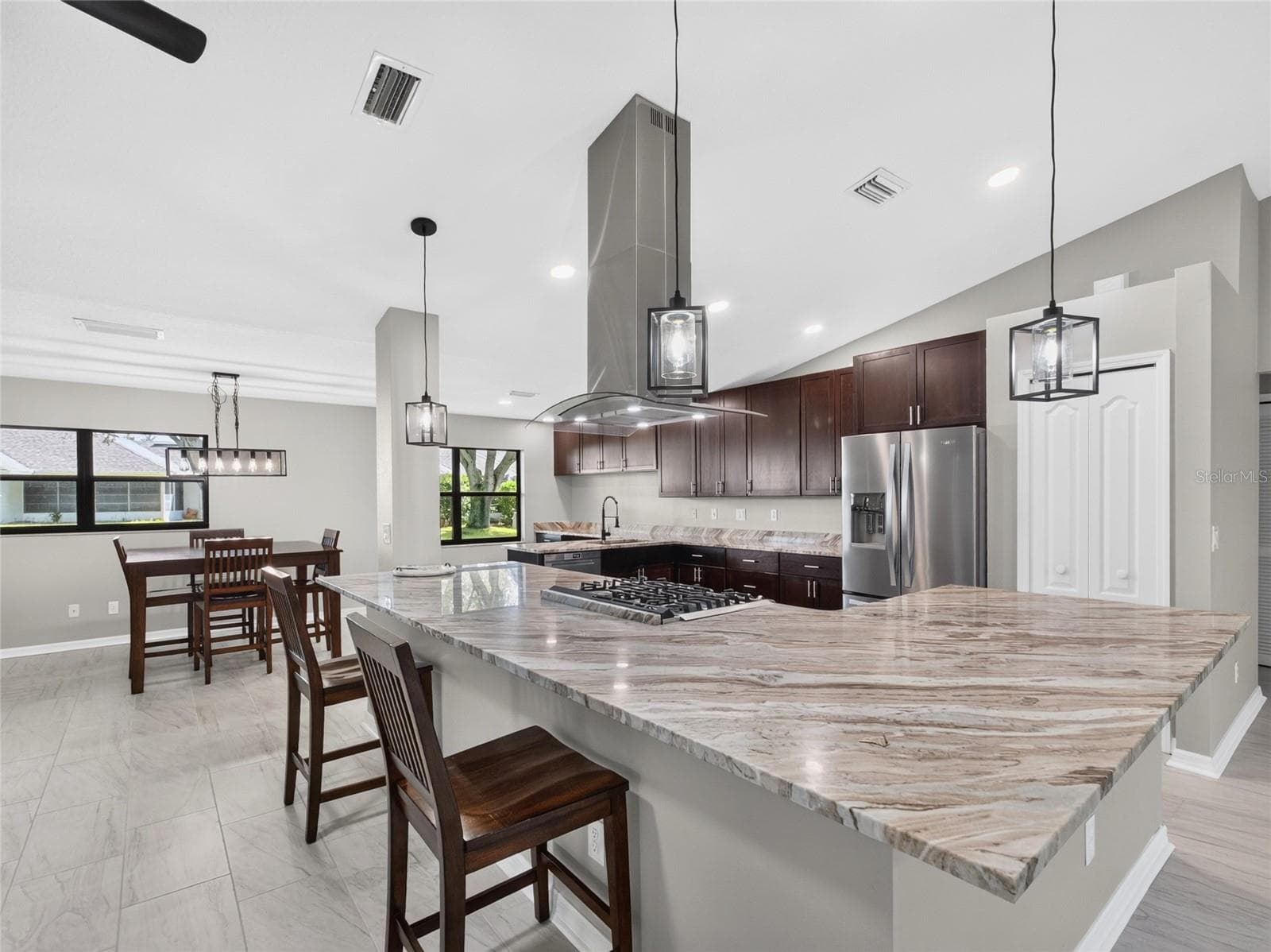 Kitchen. Breakfast Bar, Dinette - 21506 QUEEN ANNE CT, LEESBURG