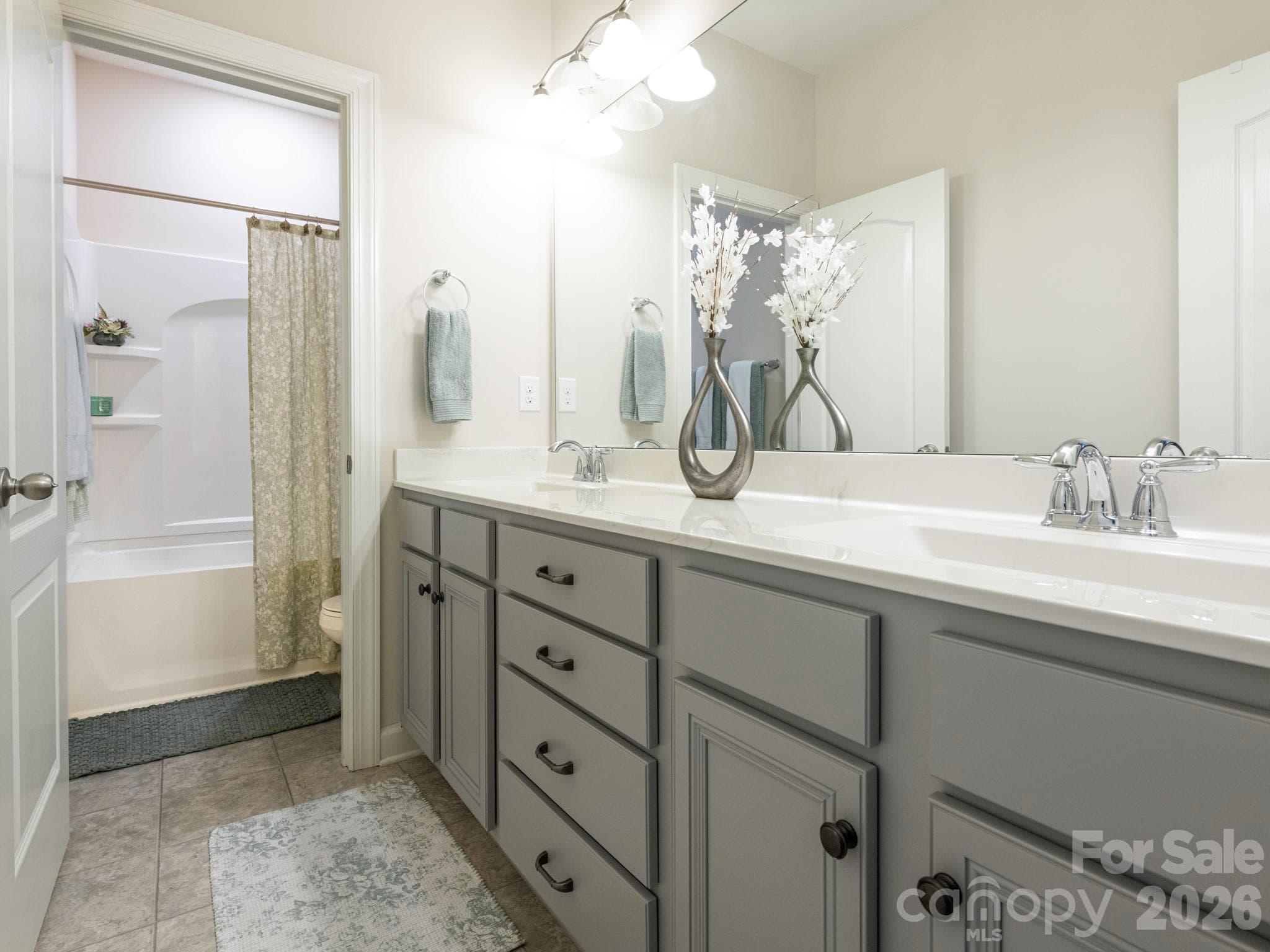 upstairs hall bath - 8336 Breton Way, Harrisburg