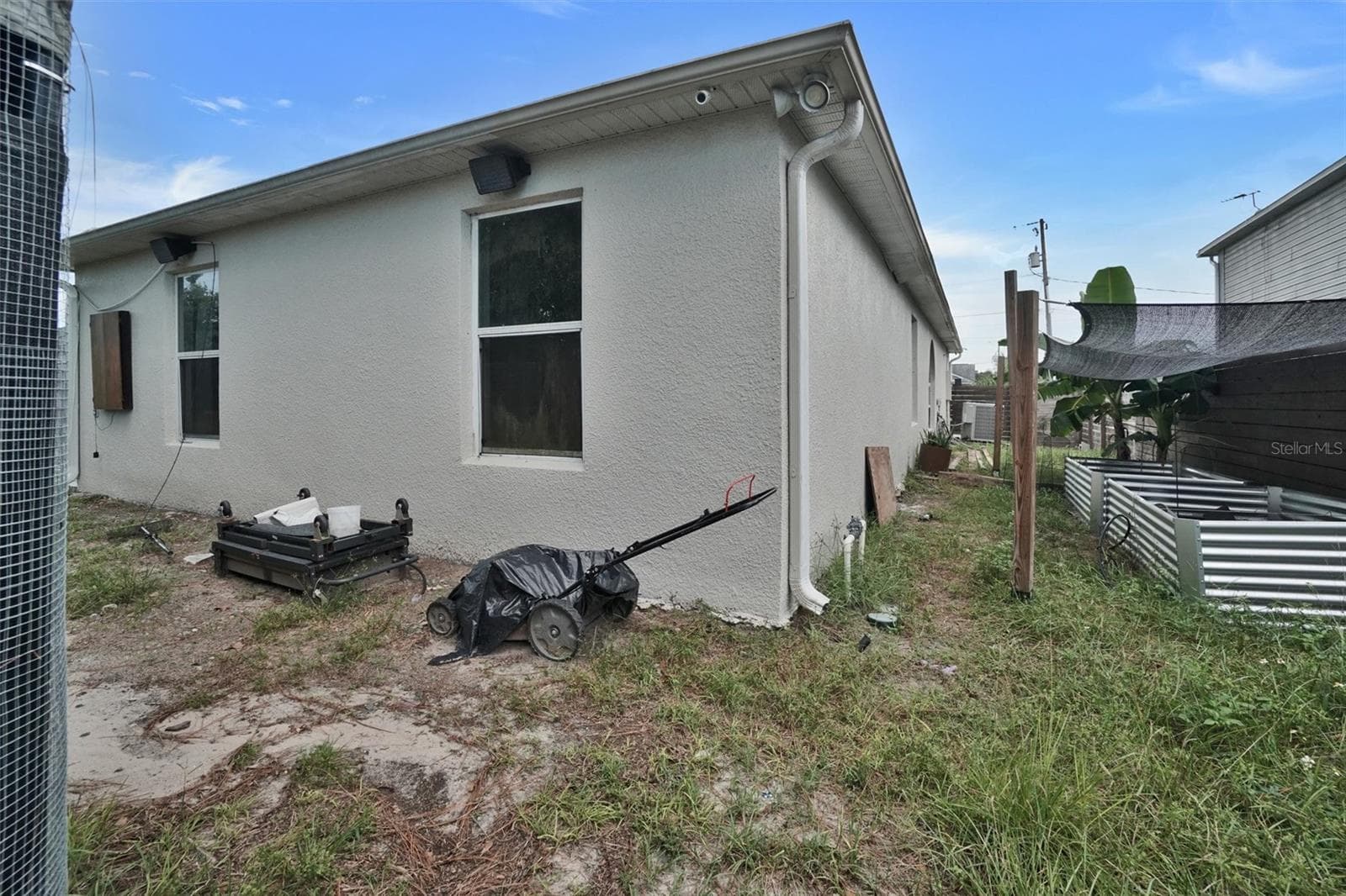 SIDE YARD - 3046 BLAINE CIR, DELTONA