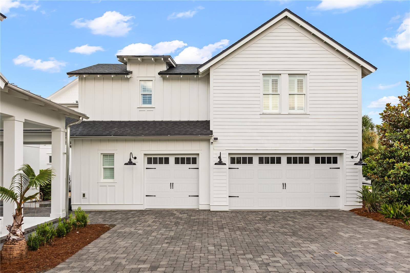 907 SQ FT GUEST HOUSE APARTMENT.Above the garage, the carriage house apartment has a private entrance, kitchenette and full bath—ideal as an in-law suite, guest house or multigenerational living space. A dedicated golf-cart bay completes the garage. - 907 CELADON ST, WINTER GARDEN