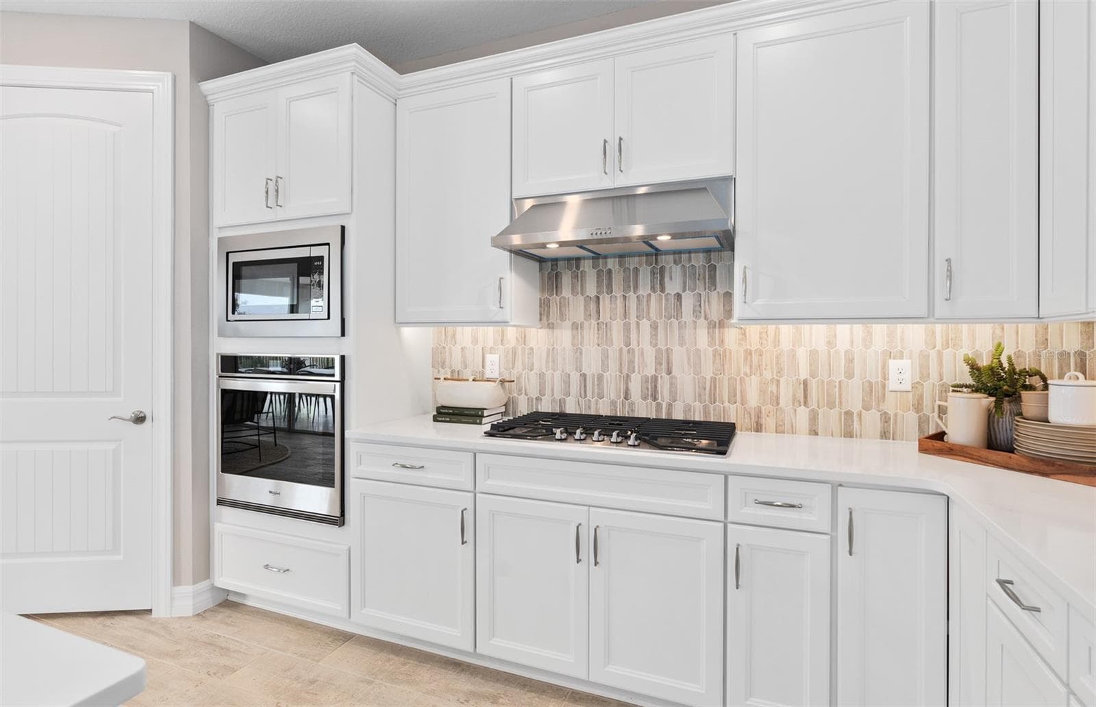 Model Home Design Only. Pictures and furnishings are for illustrative purposes only. Elevations, colors and options may vary. Furniture is for model home staging only. - 10227 PARKVIEW RESERVE LANE, ORLANDO