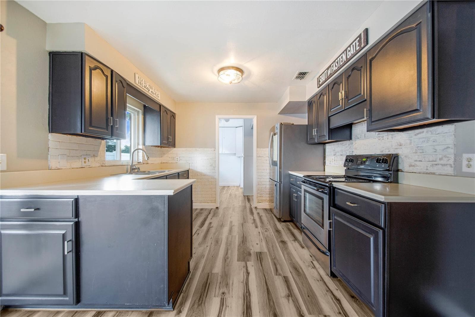 Single Family Residence at 709 HIGHLANDS AVE, DUNDEE, photo 10 of 42