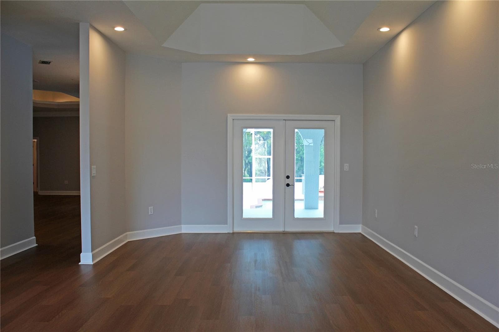 Living room at front entrance - 850 HANOVER WAY, LAKELAND