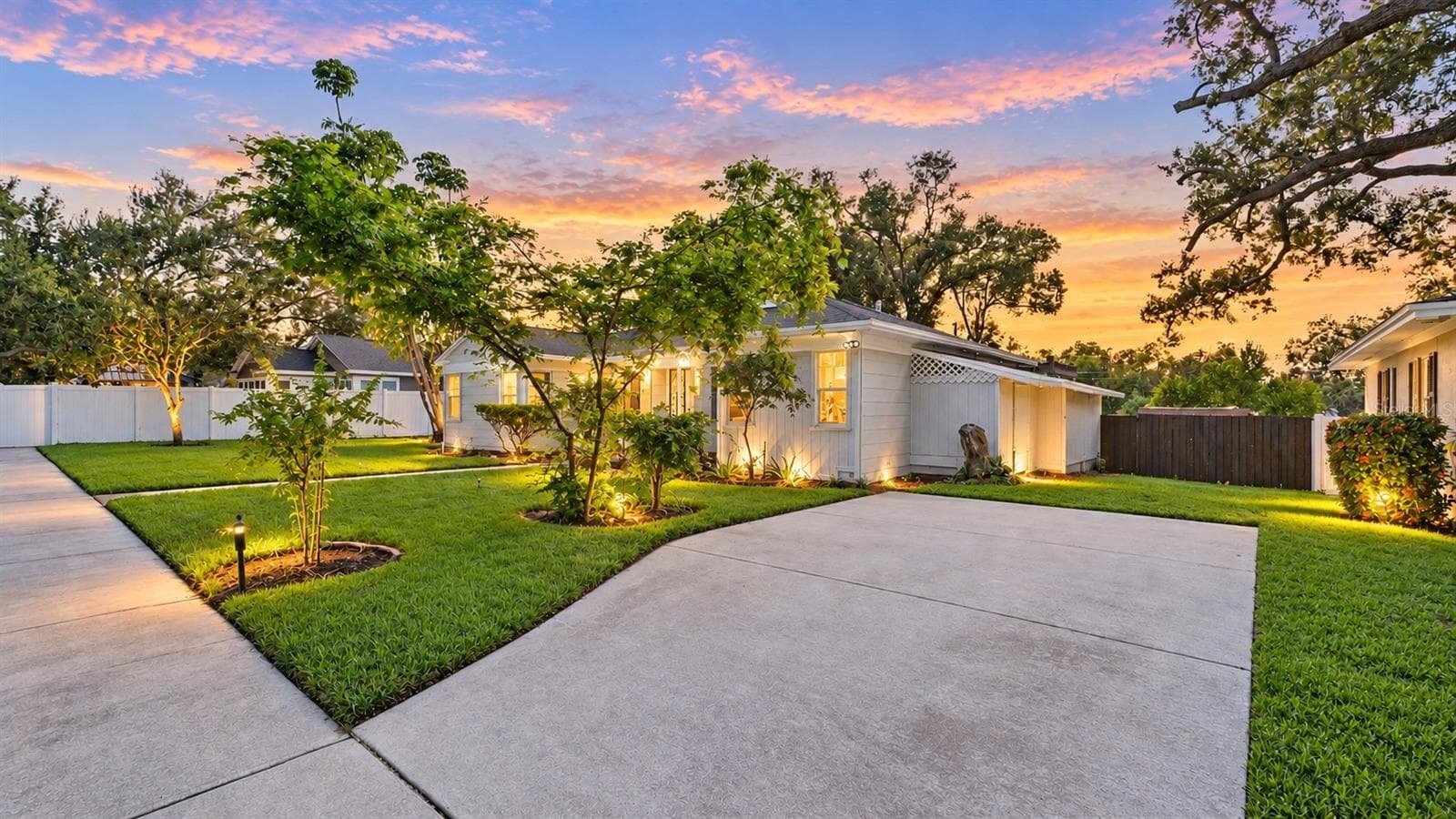 Plenty of Parking - 408 ORANGEVIEW AVE, CLEARWATER