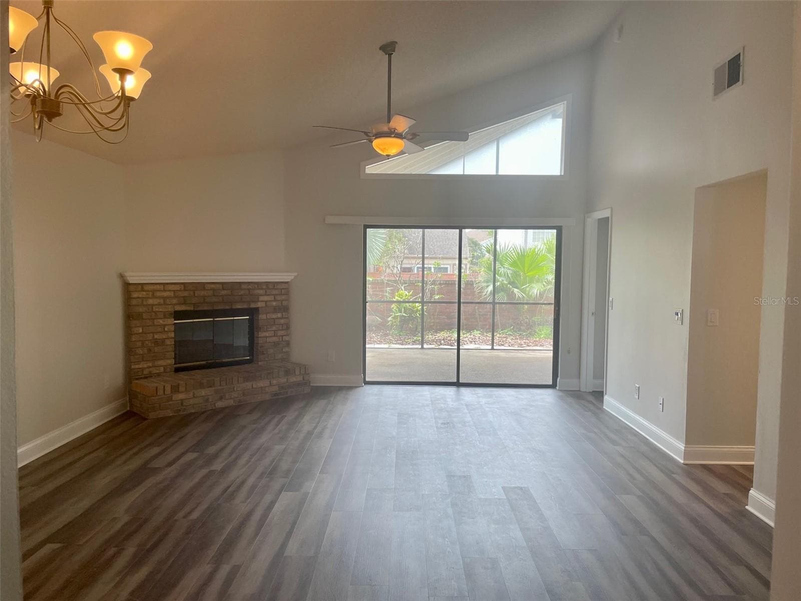 Single Family Residence at 878 E CHARING CROSS CIR, LAKE MARY, photo 10 of 40