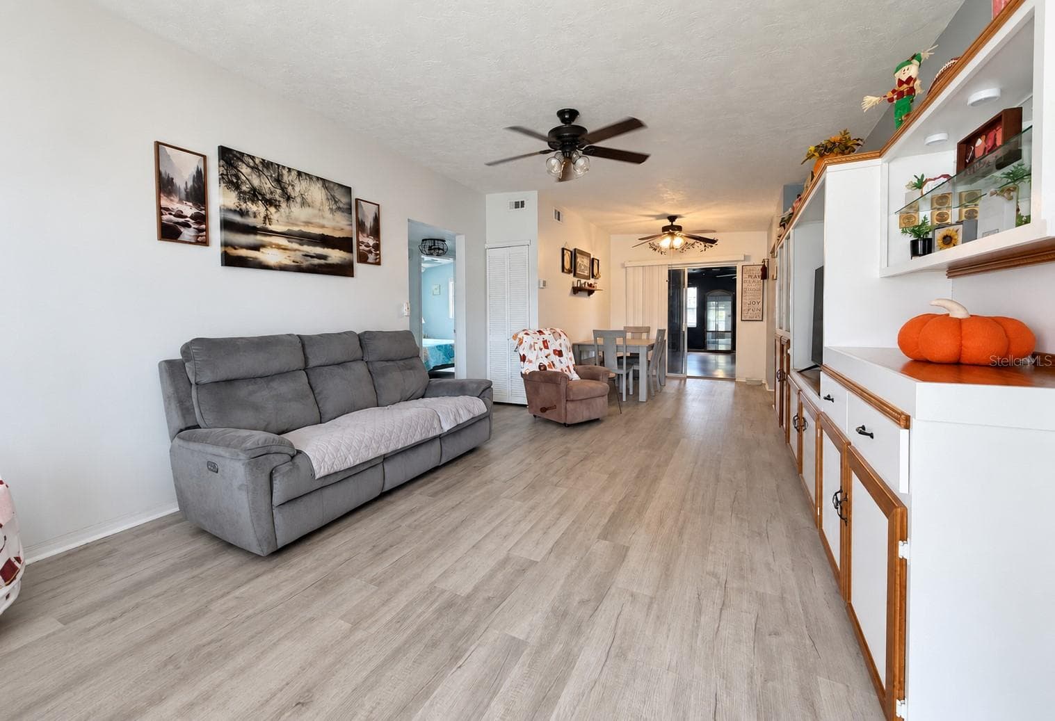 Living room - 254 WERTZ DR, LARGO
