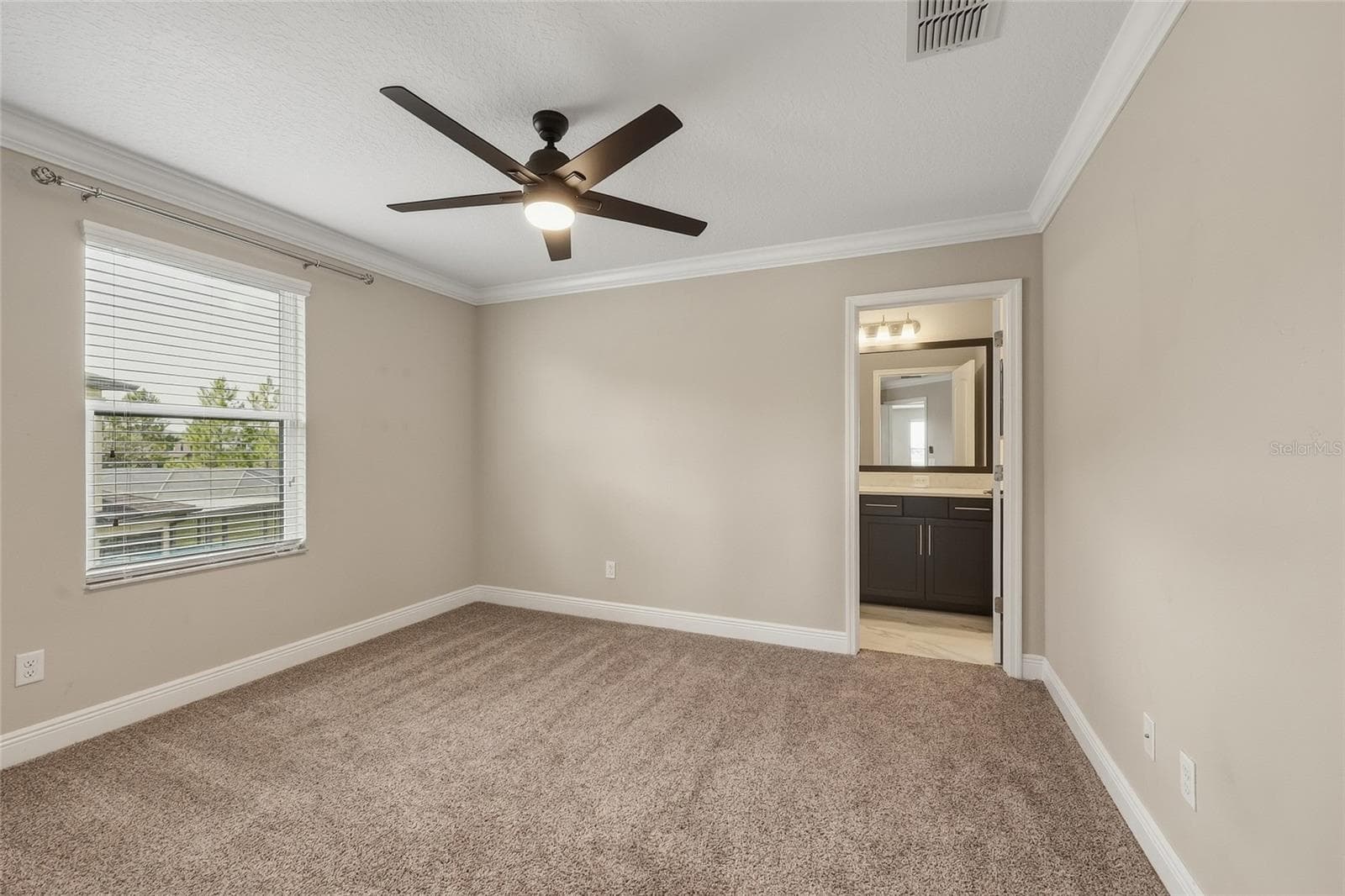 Bedroom 4 with ensuite full bath - 10702 PLEASANT KNOLL DR, TAMPA