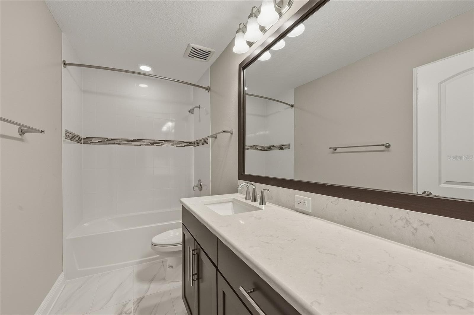 Ensuite full bath off bedroom 4 - 10702 PLEASANT KNOLL DR, TAMPA