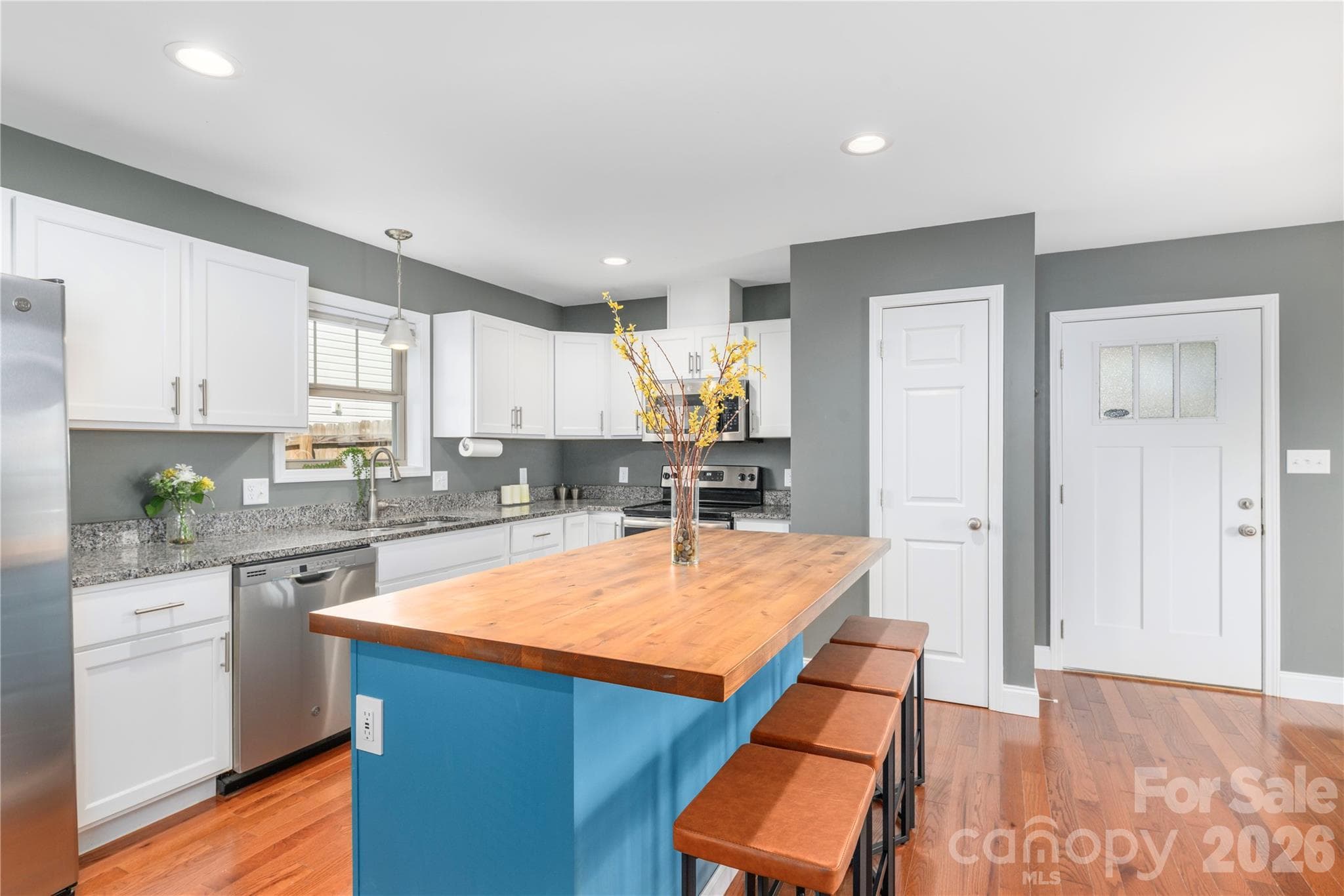 Single Family Residence at Weaverville, photo 4 of 57