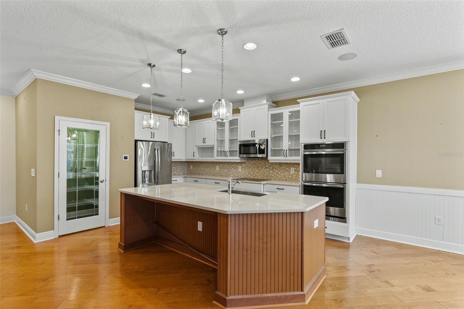 Single Family Residence at 31921 REDTAIL RESERVE BLVD, SORRENTO, photo 8 of 40