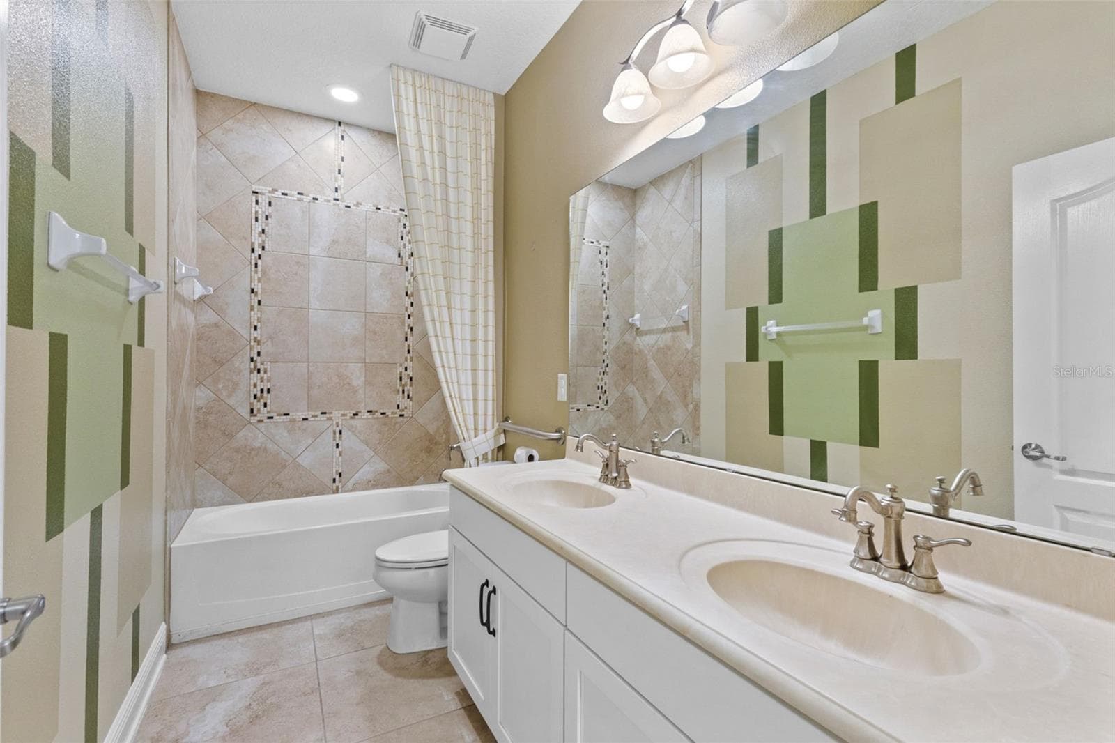 Single Family Residence at 31921 REDTAIL RESERVE BLVD, SORRENTO, photo 13 of 40