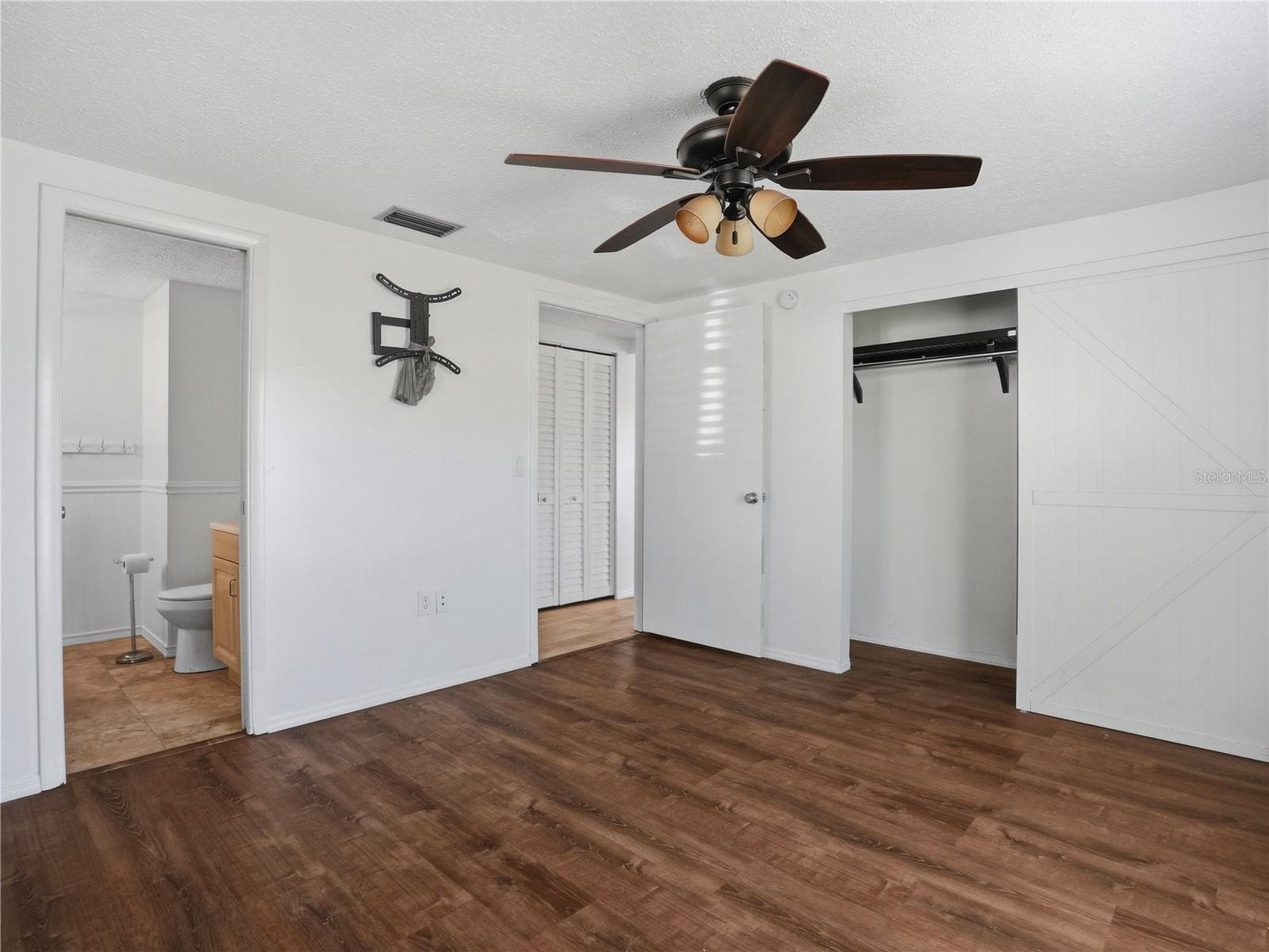 Primary Bedroom with Ensuite. - 6743 LARCHMONT AVE, NEW PORT RICHEY