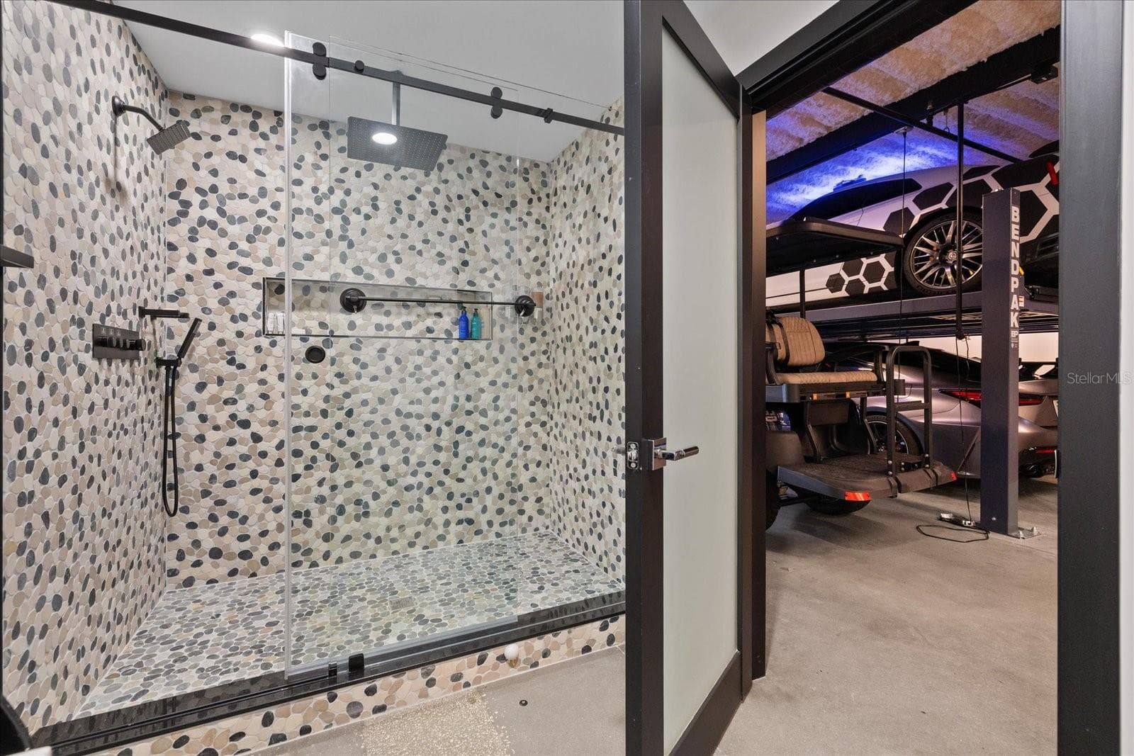 Garage Condo at 6500 MOTOR ENCLAVE WAY #1403, TAMPA, photo 13 of 82