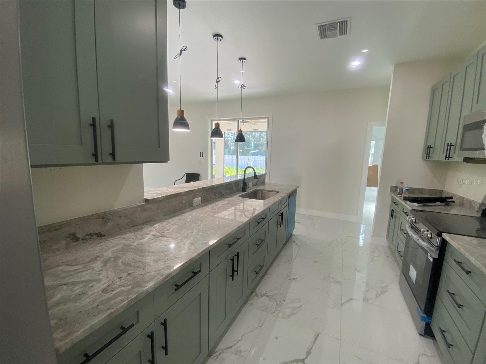 kitchen - 410 CITROEN DR, SEBRING
