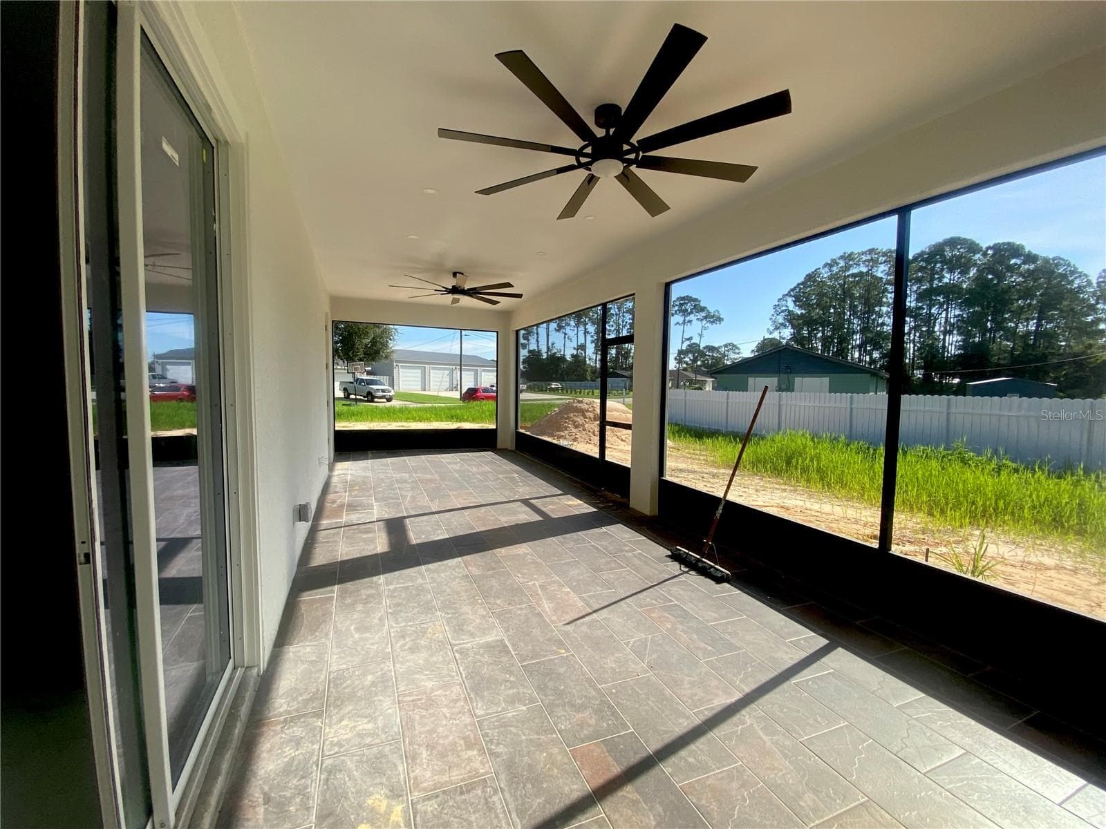back screened porch - 410 CITROEN DR, SEBRING