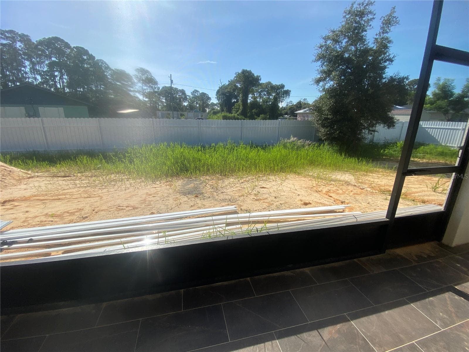 back yard fenced - 410 CITROEN DR, SEBRING