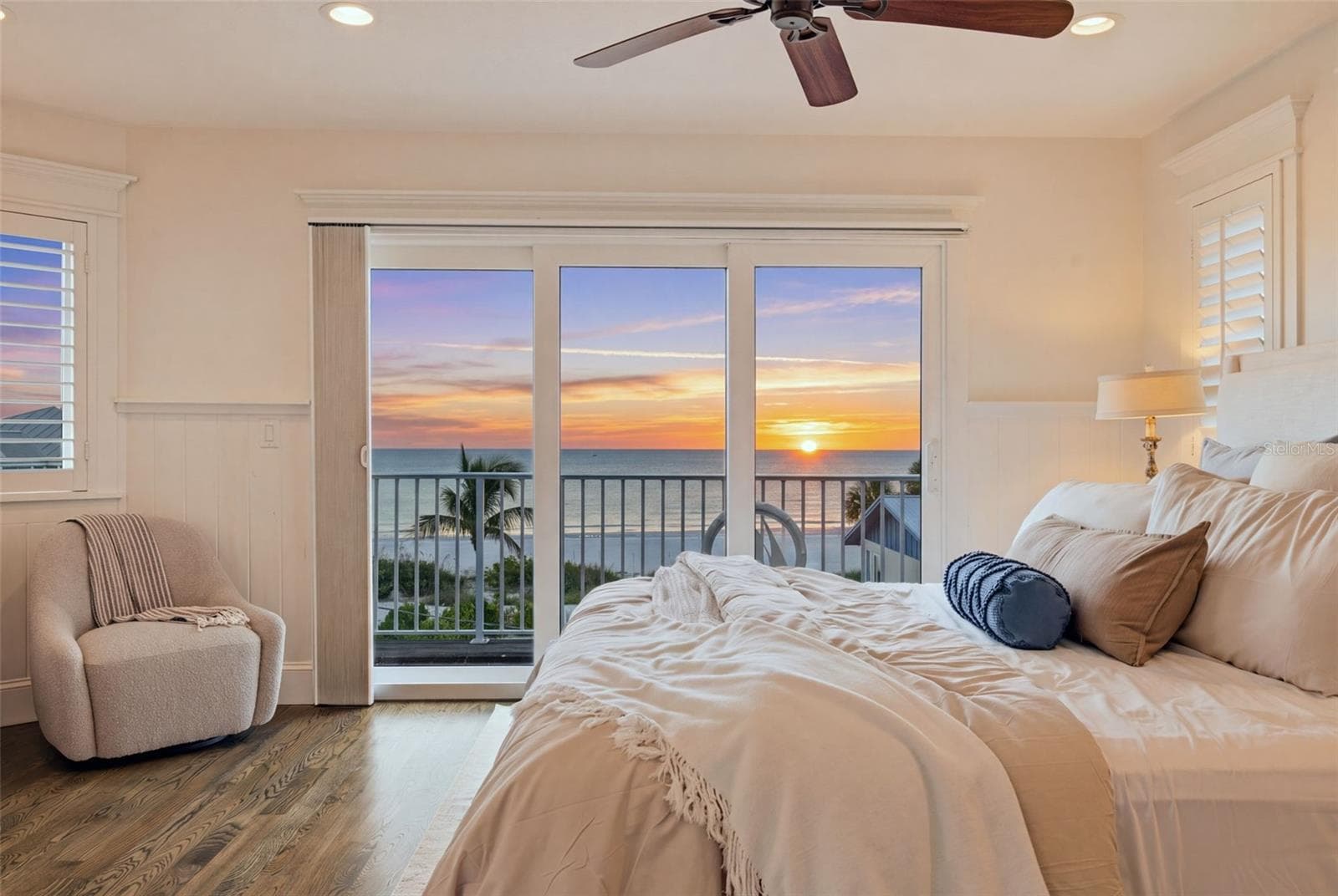 second floor ensuite - 3014 AVENUE E, HOLMES BEACH
