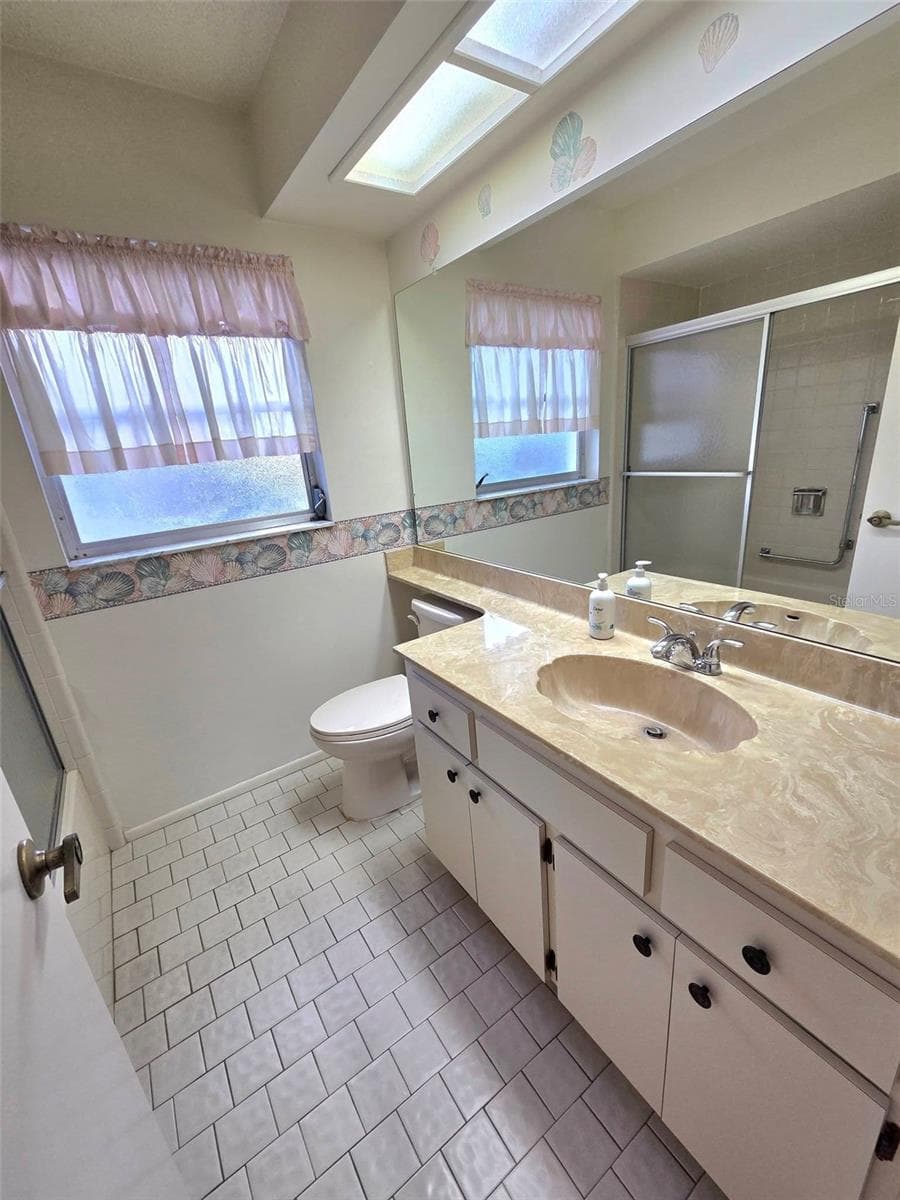 Hall Bath - 10641 TONAPA LOOP, PORT RICHEY