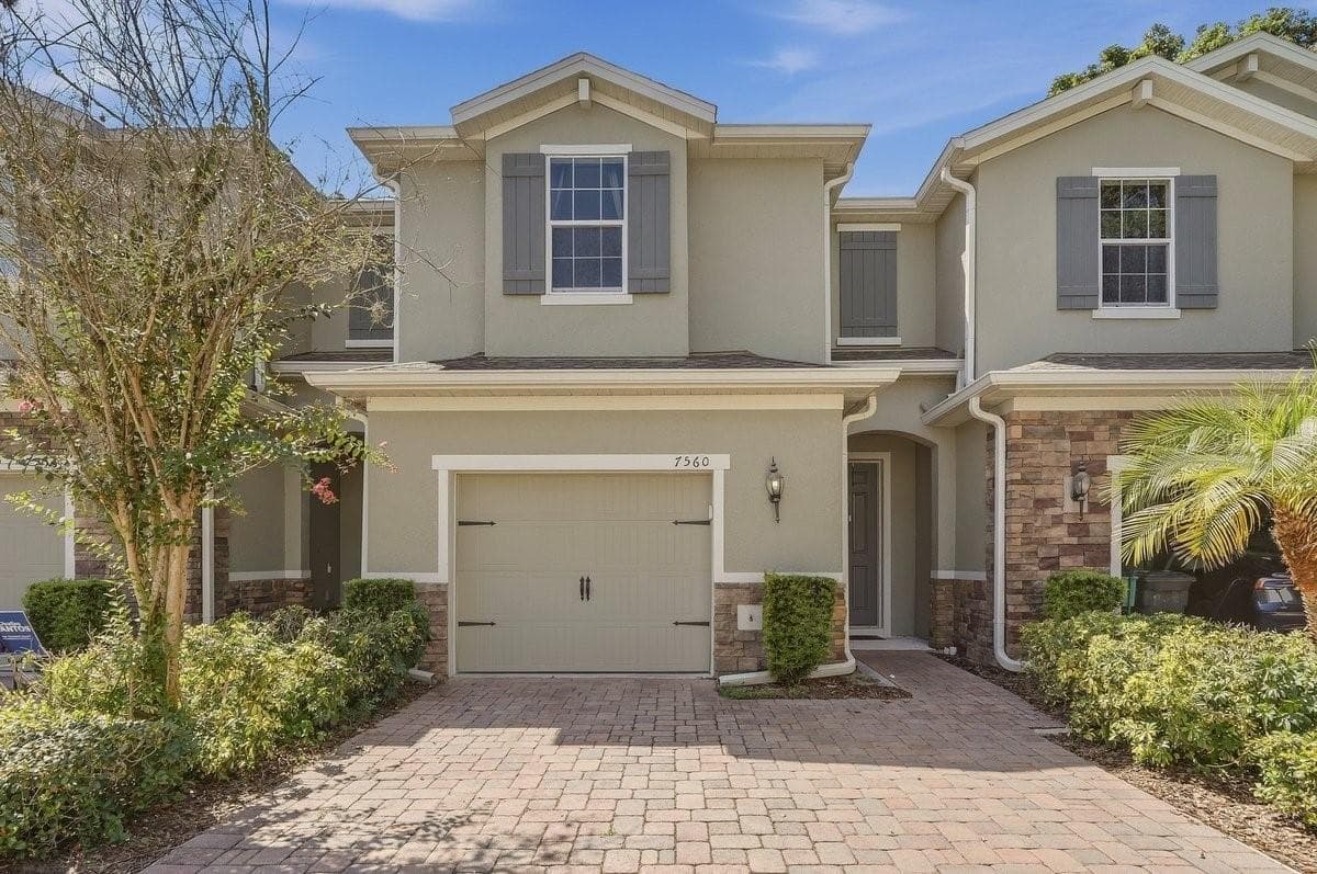 7560 ALOMA PINES CT