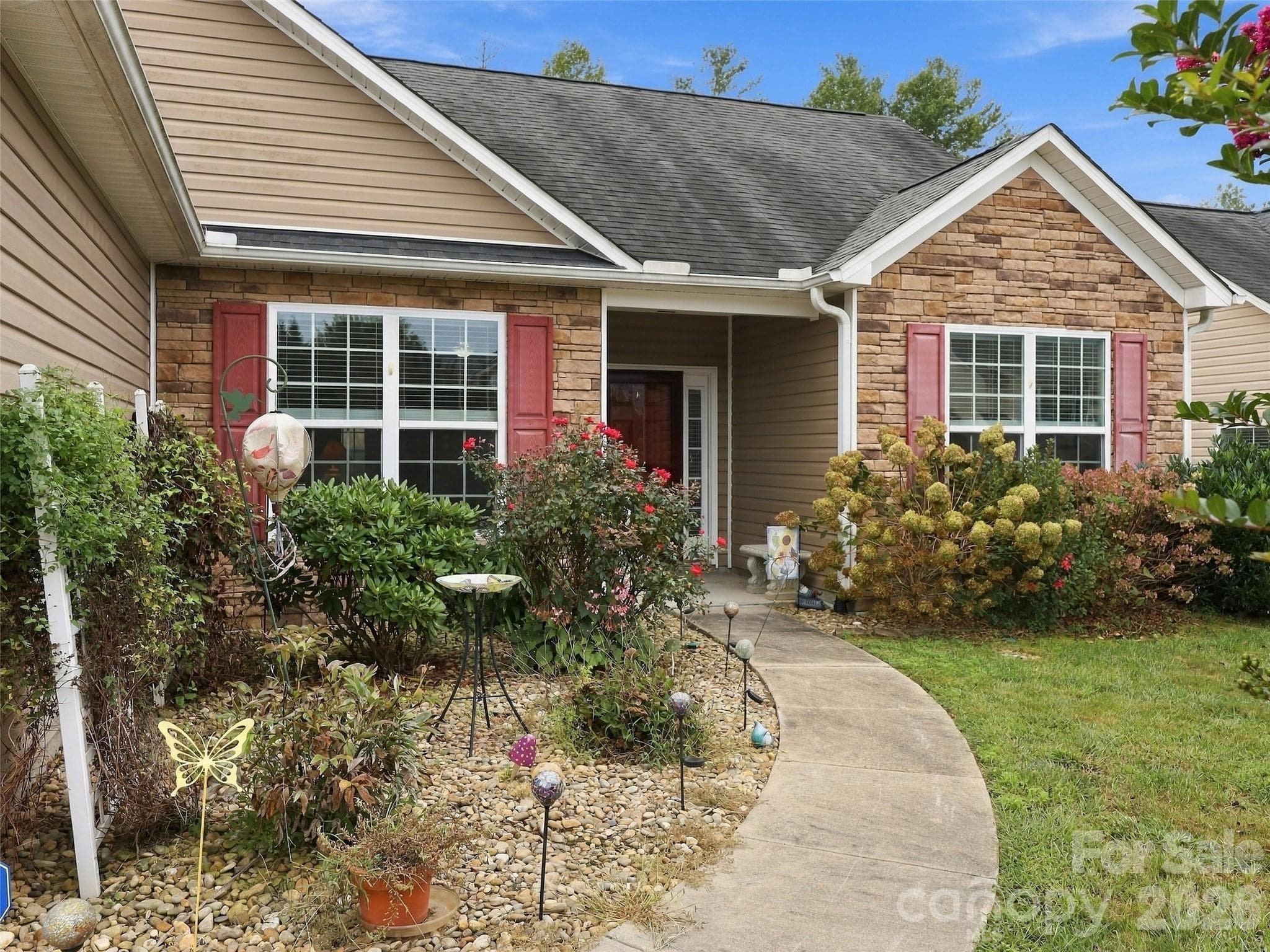 Single Family Residence at 78 Brookstone Court, Hendersonville, photo 2 of 48
