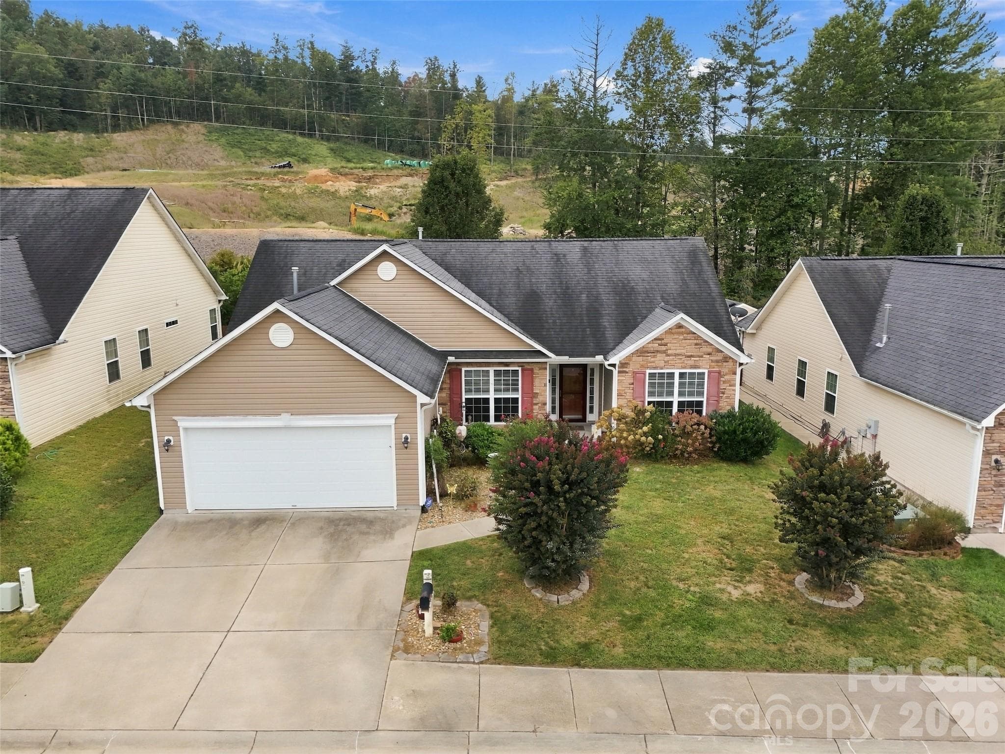 Single Family Residence at 78 Brookstone Court, Hendersonville, photo 5 of 48