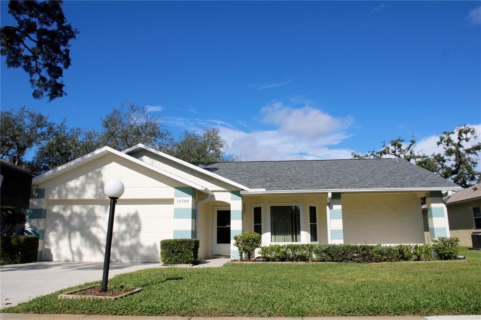 10749 FALLEN LEAF LN
