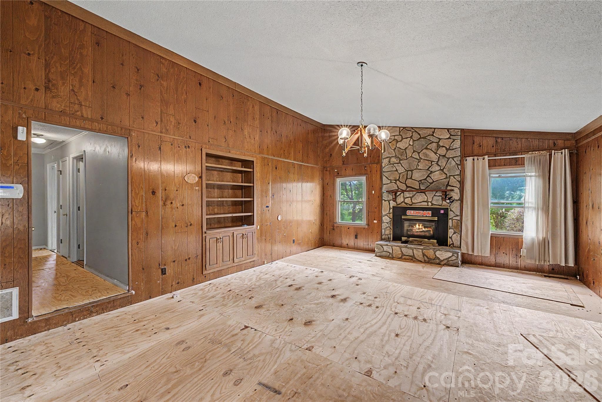 Single Family Residence at 102 Nob Hill Drive, Gaffney, photo 9 of 31