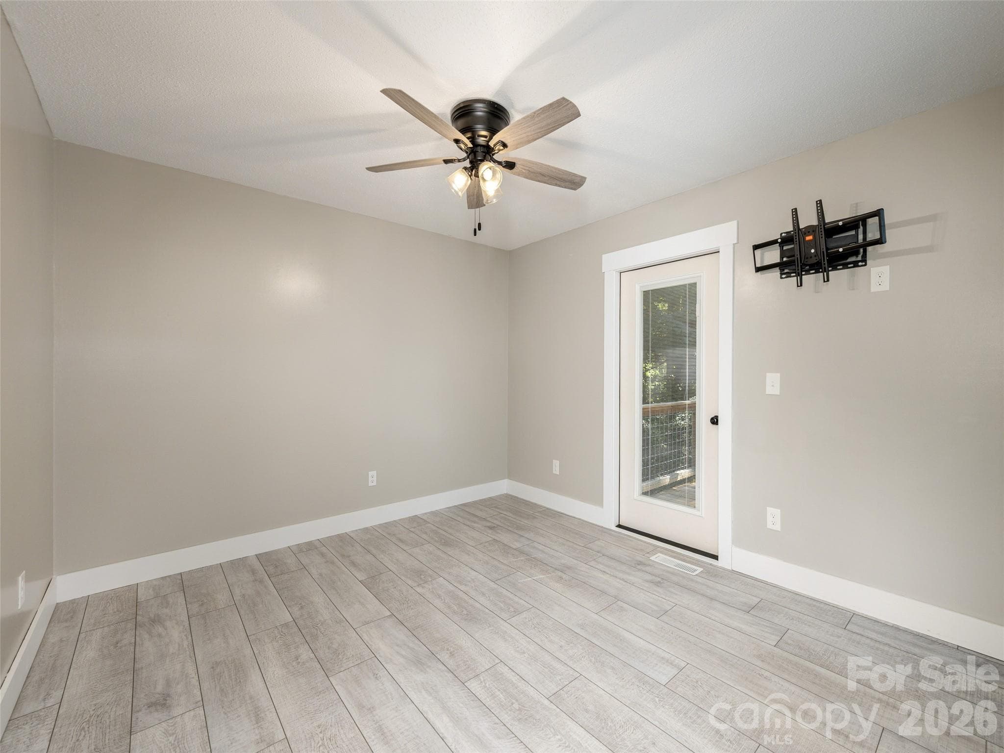 Single Family Residence at 4103 Turnpike Road, Horse Shoe, photo 16 of 31