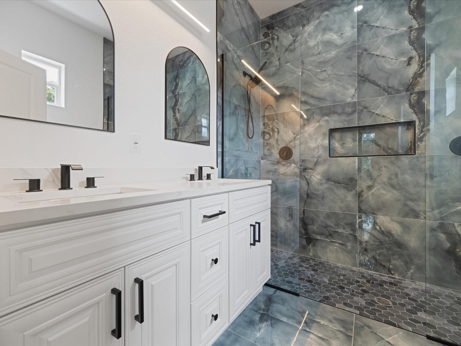 Primary bathroom - 611 ELM ST, SAFETY HARBOR
