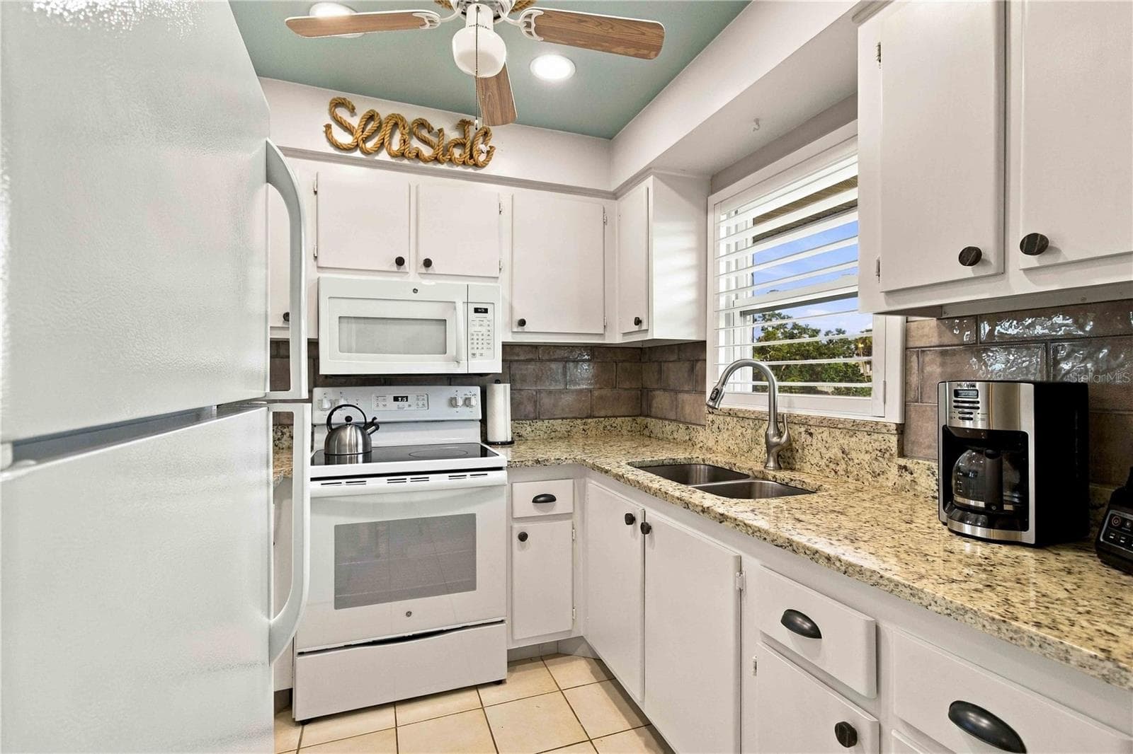 Condominium at 304 47TH AVENUE DR W #313, BRADENTON, photo 7 of 41