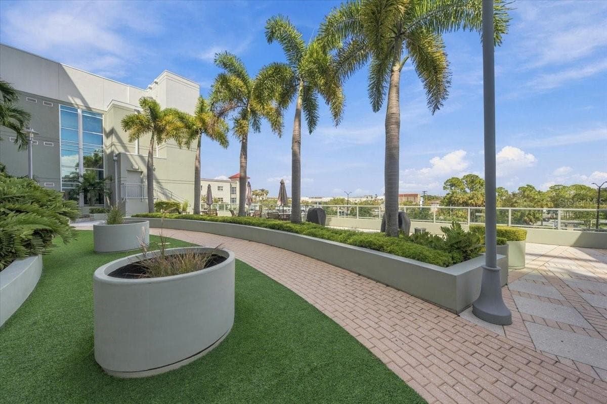 Seven-day concierge and security services provide added convenience and peace of mind. - 111 N 12TH ST #1704, TAMPA