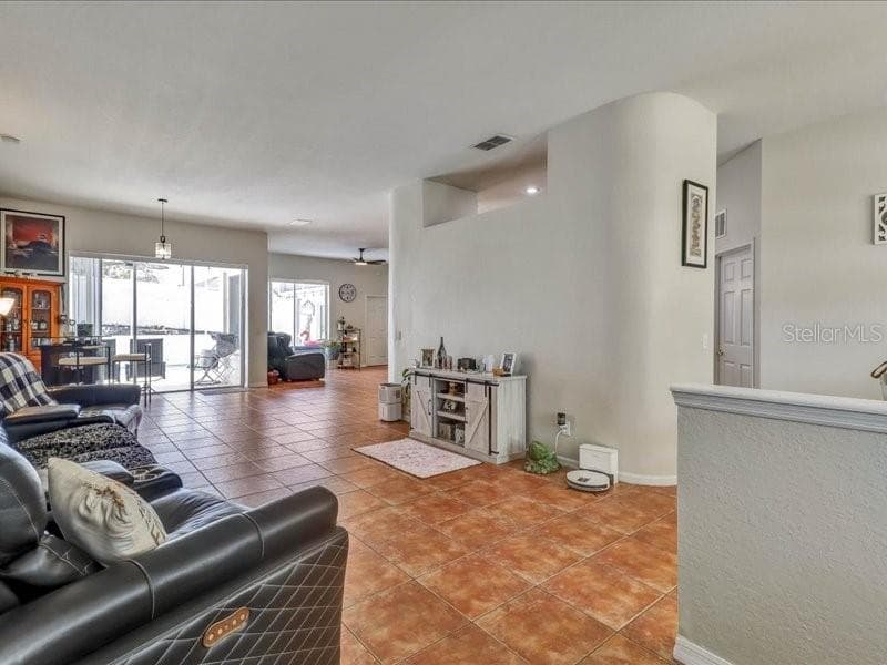 Living Room - 247 WESTWIND DR, DAVENPORT