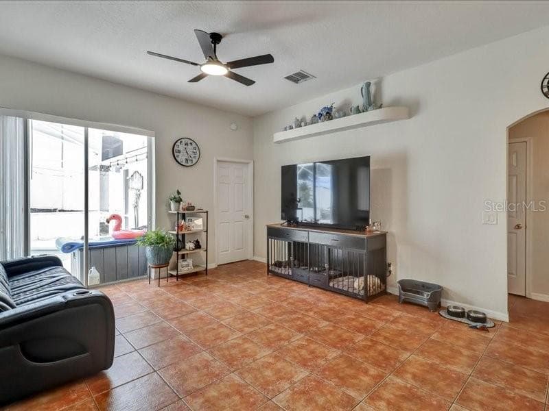 Family Room - 247 WESTWIND DR, DAVENPORT