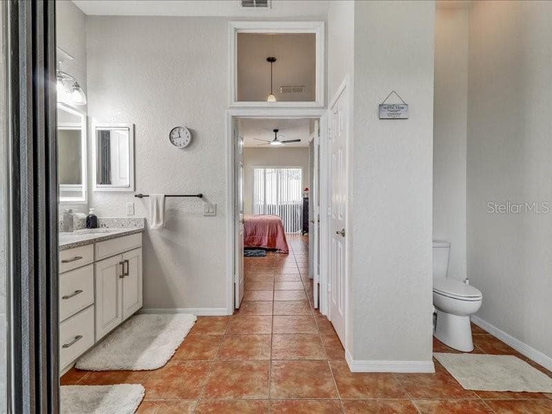Primary Bathroom - 247 WESTWIND DR, DAVENPORT