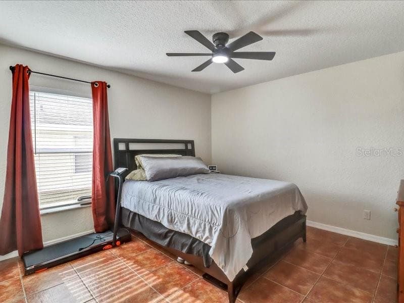 Room 2 - 247 WESTWIND DR, DAVENPORT