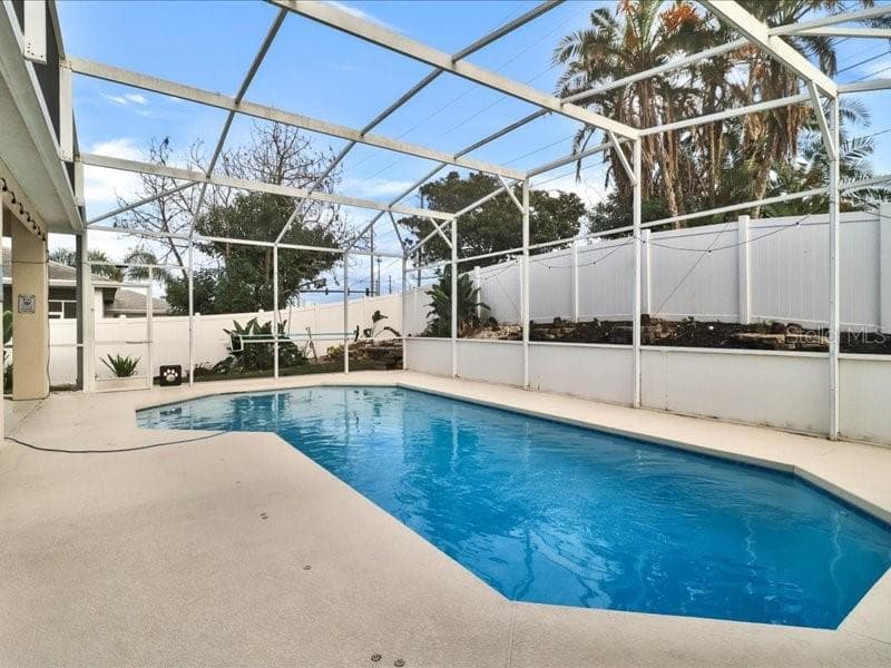 Saltwater Pool - 247 WESTWIND DR, DAVENPORT