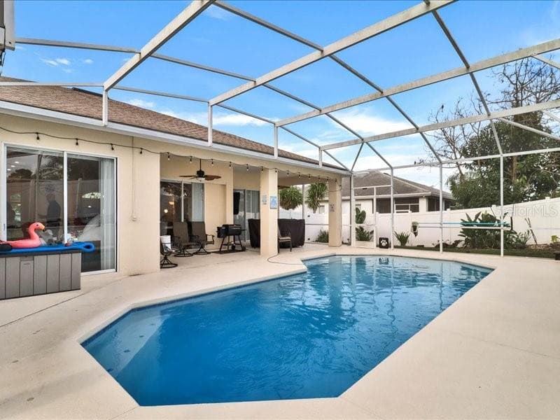 Saltwater Pool - 247 WESTWIND DR, DAVENPORT