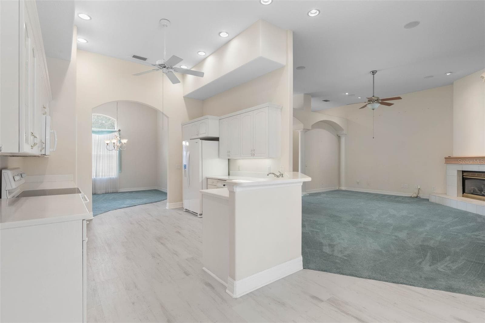 Kitchen/Family room - 47 CAMBRIDGE TRCE, ORMOND BEACH
