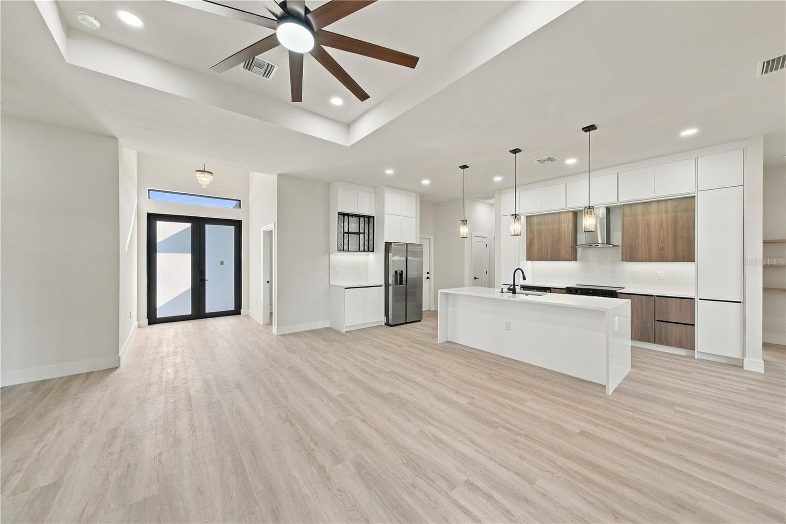 Beautiful 8ft front Entry Doors with a Foyer - 7511 BLUTTER RD, NORTH PORT