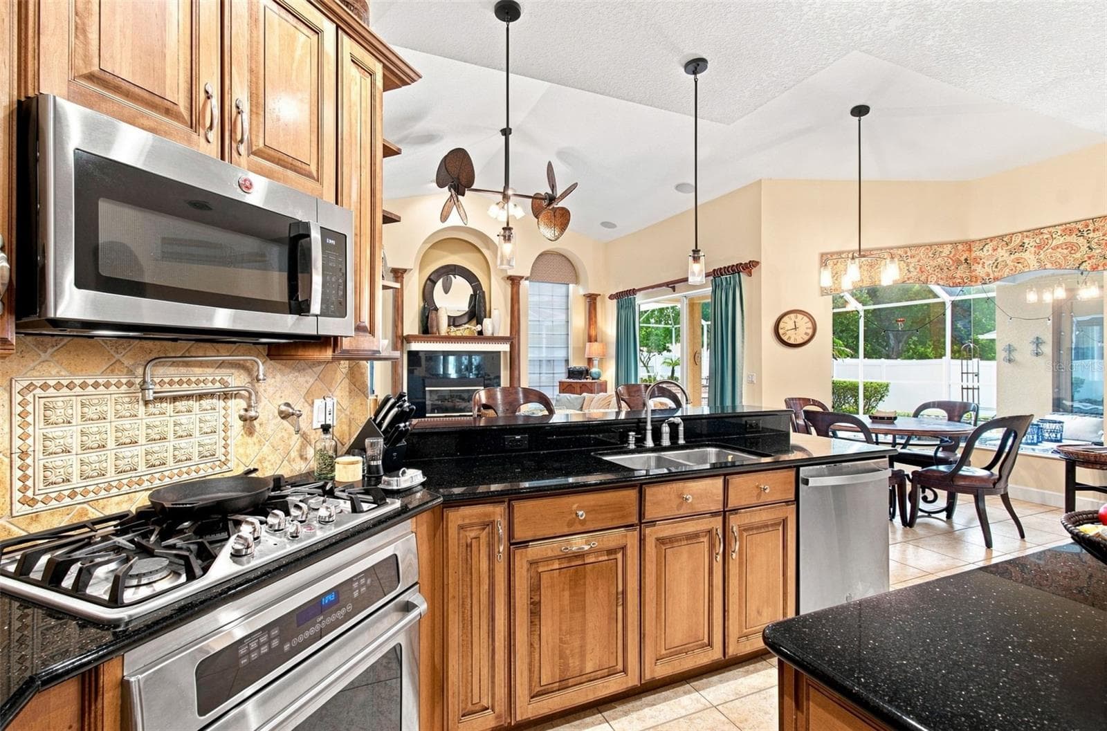Single Family Residence at 2931 HILLSIDE RAMBLE DR, BRANDON, photo 23 of 85