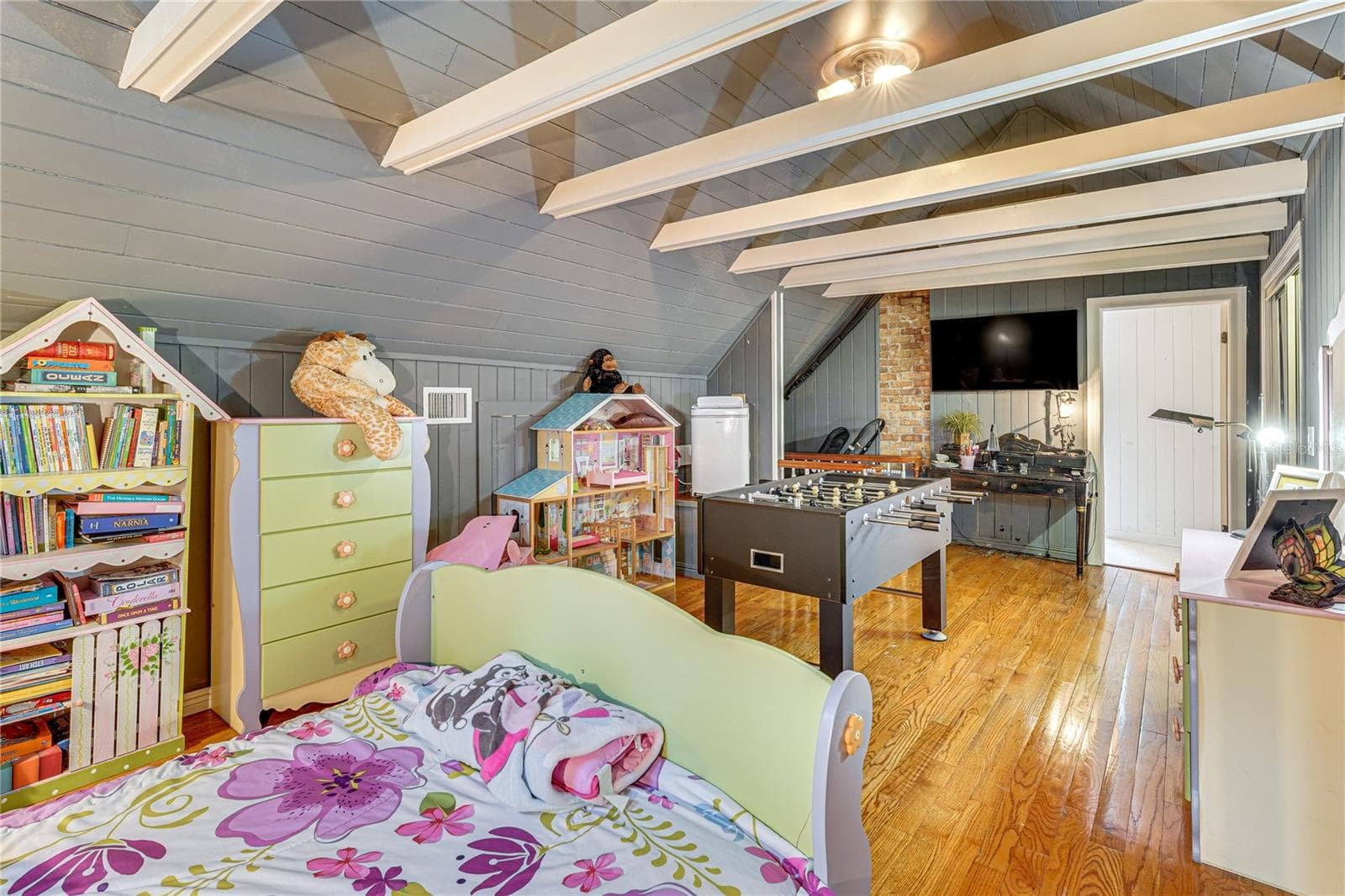 Upper-Level Bonus Room and Sleeping Area - 743 E FORT KING ST, OCALA